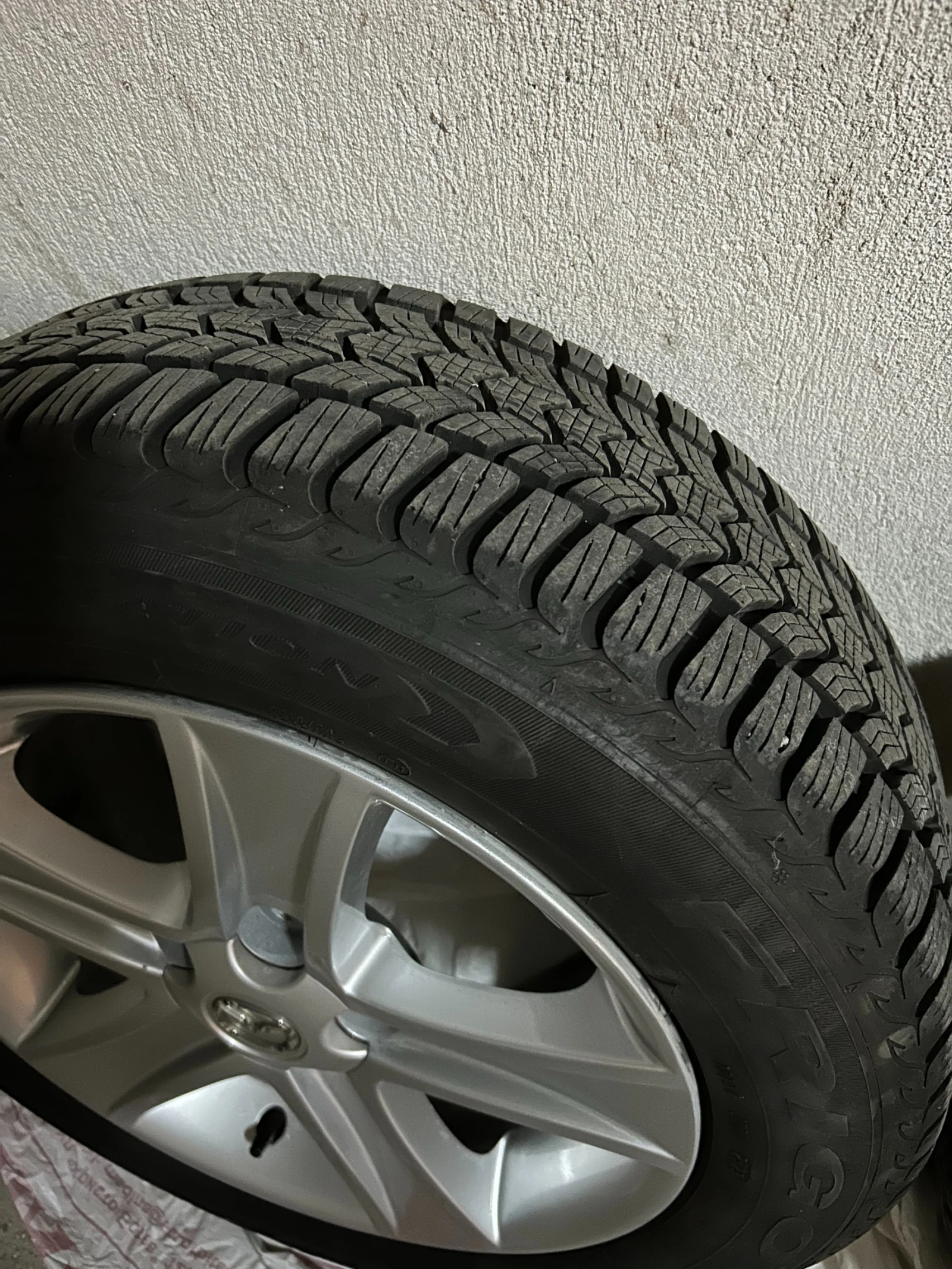 Гуми с джанти Debica 205/60R16, снимка 2 - Гуми и джанти - 55622937
