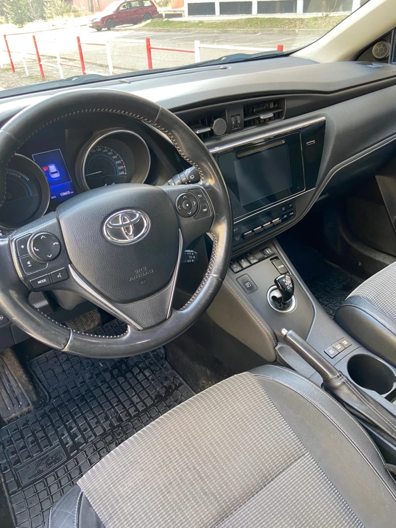 Toyota Auris 1.8 Hybrid ( в гаранция), снимка 7 - Автомобили и джипове - 48693936