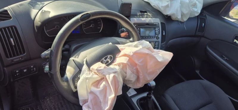 Hyundai I30 1.6 crdi, снимка 8 - Автомобили и джипове - 51694907