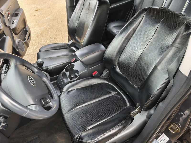 Kia Carens 2.0 crdi 7 места, снимка 14 - Автомобили и джипове - 52047690