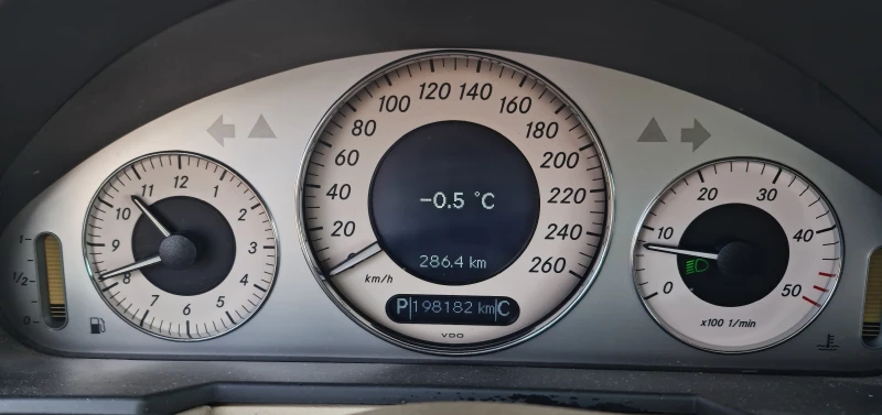 Mercedes-Benz E 280, снимка 7 - Автомобили и джипове - 52486692