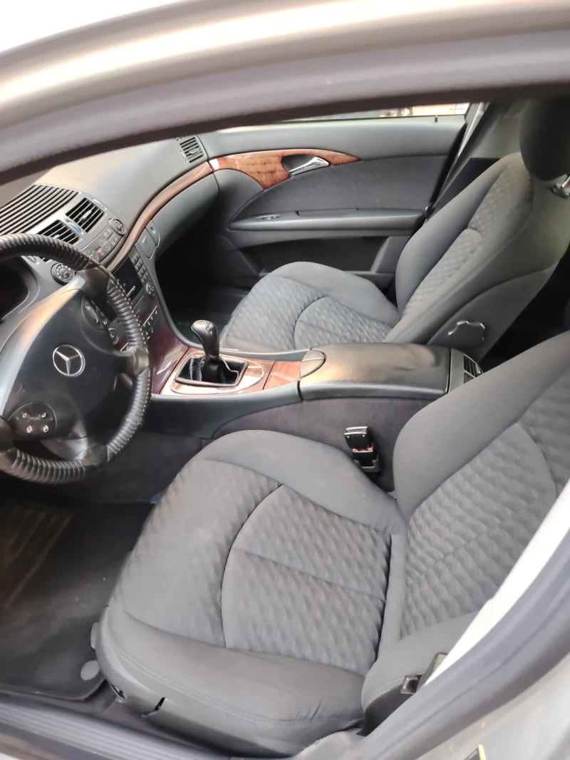 Mercedes-Benz E 200, снимка 8 - Автомобили и джипове - 52718035
