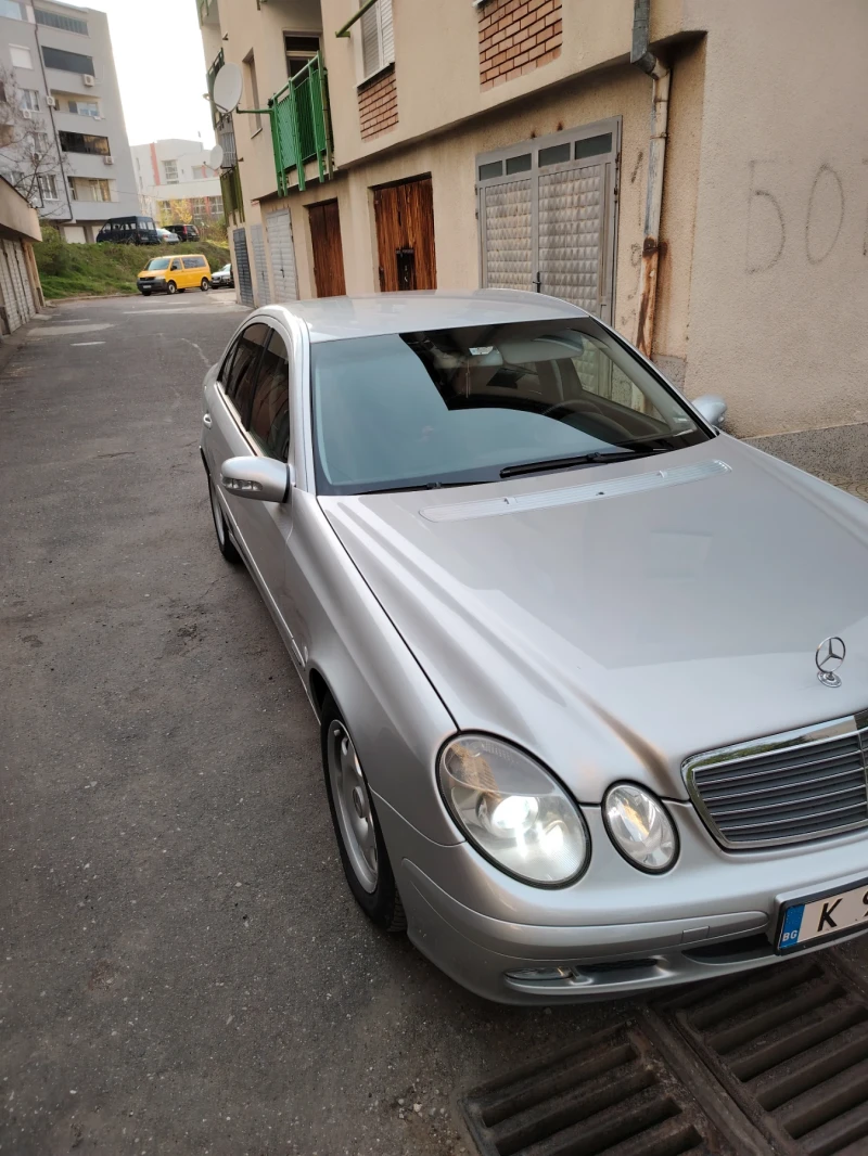 Mercedes-Benz E 200, снимка 2 - Автомобили и джипове - 52718035