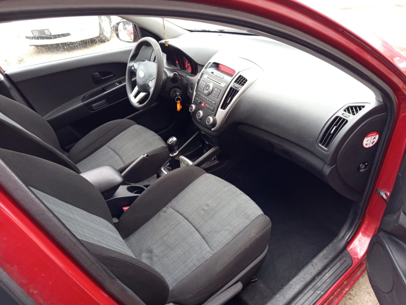 Kia Ceed, снимка 7 - Автомобили и джипове - 53051238