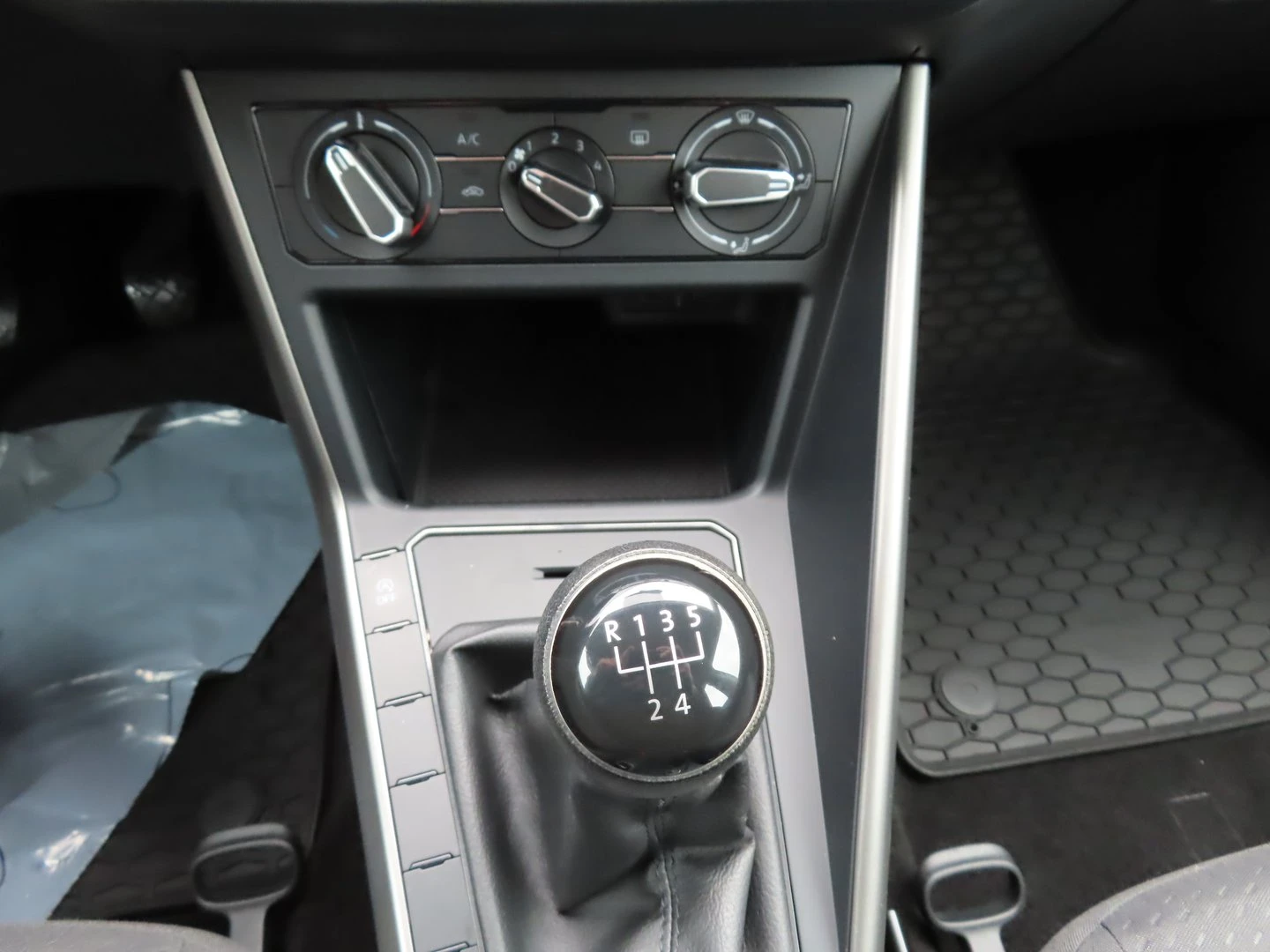 VW Polo Comfortline 1.0 EVO BMT - изображение 10