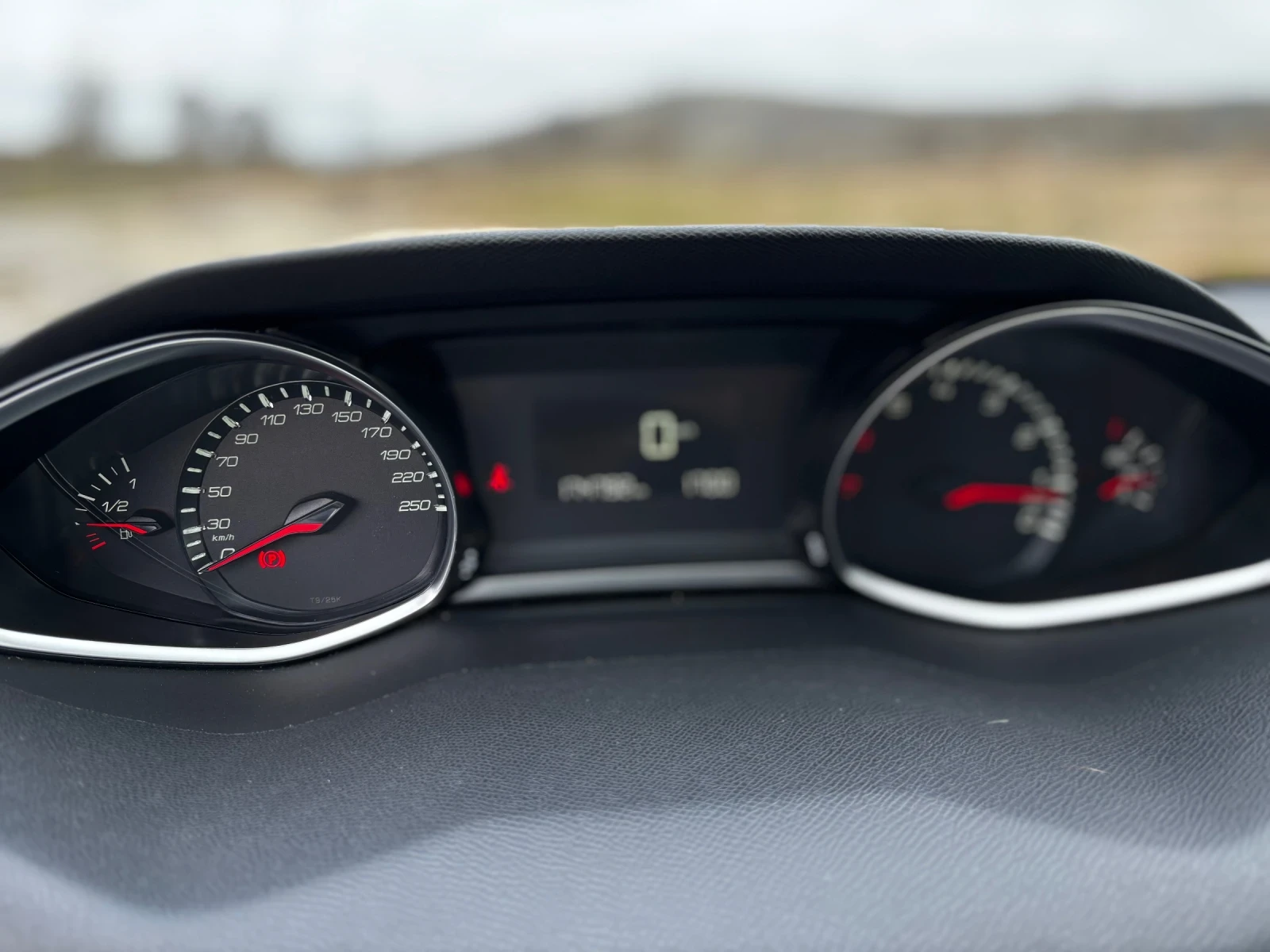 Peugeot 308 1.2, снимка 11 - Автомобили и джипове - 53849172