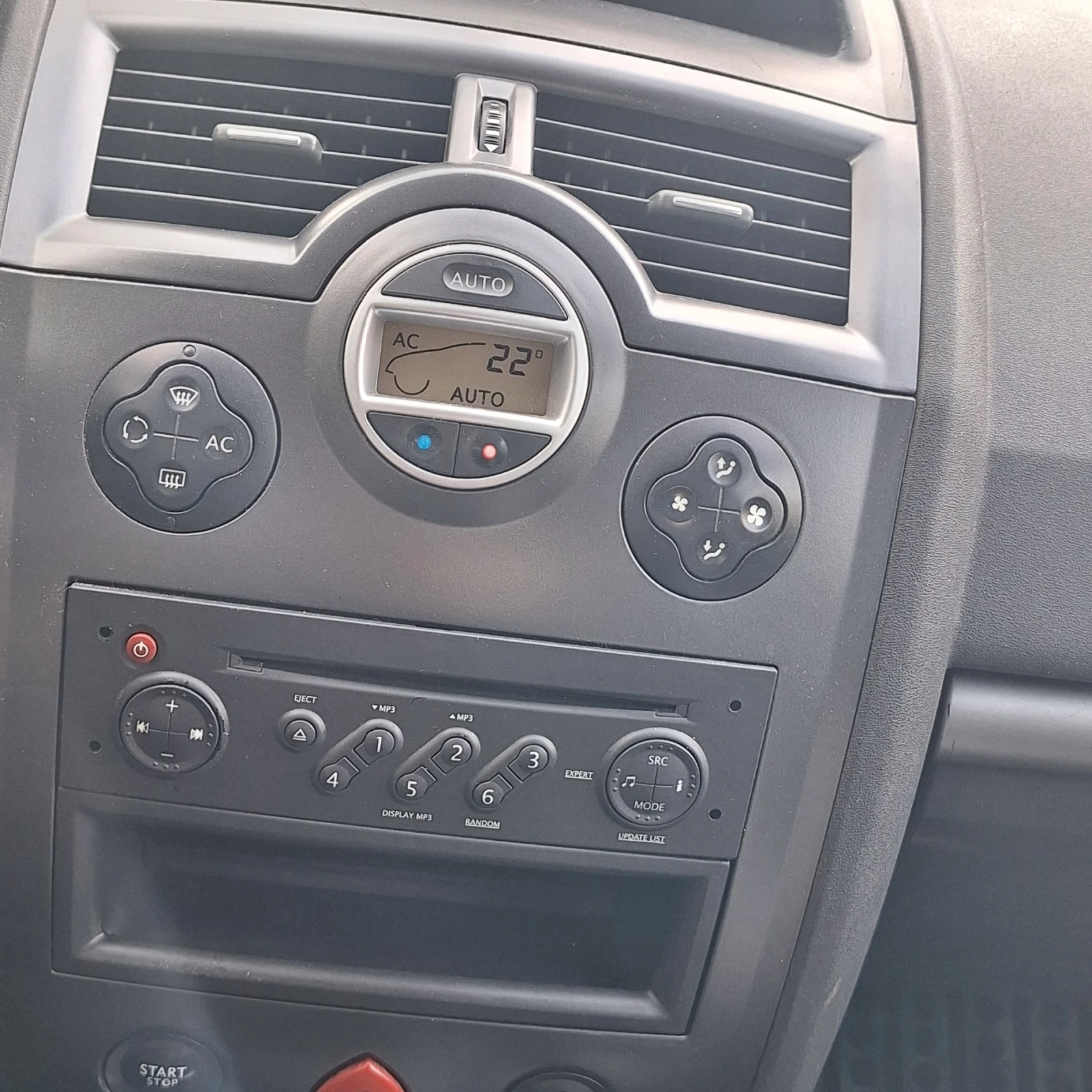 Renault Megane, снимка 12 - Автомобили и джипове - 54609872