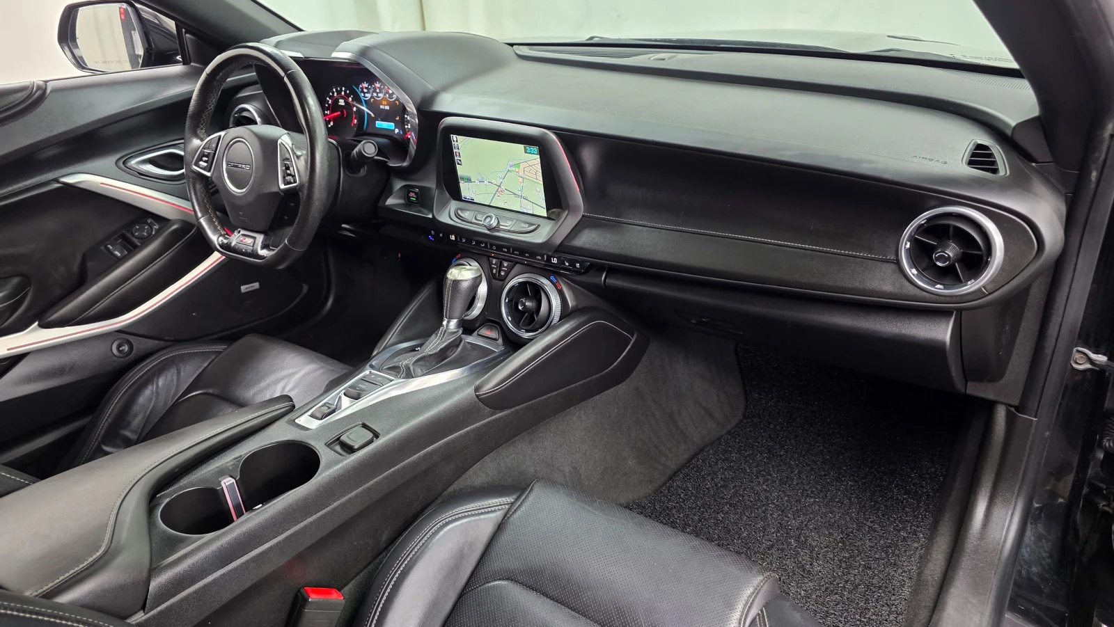 Chevrolet Camaro SS* 6.2* V8* ПОДГРЕВ* ОБДУХВАНЕ* КАМЕРА* КЕЙЛЕС* , снимка 6 - Автомобили и джипове - 55531253
