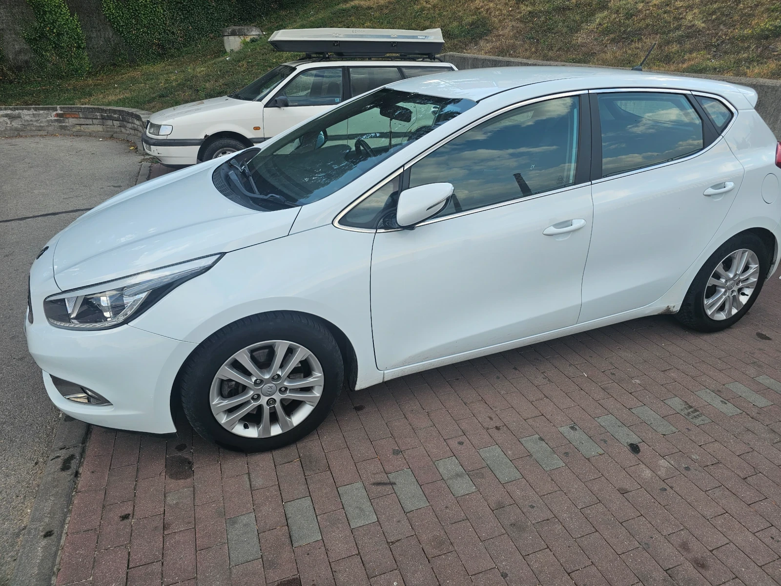 Kia Ceed 1.6 CRDI, снимка 3 - Автомобили и джипове - 56086518