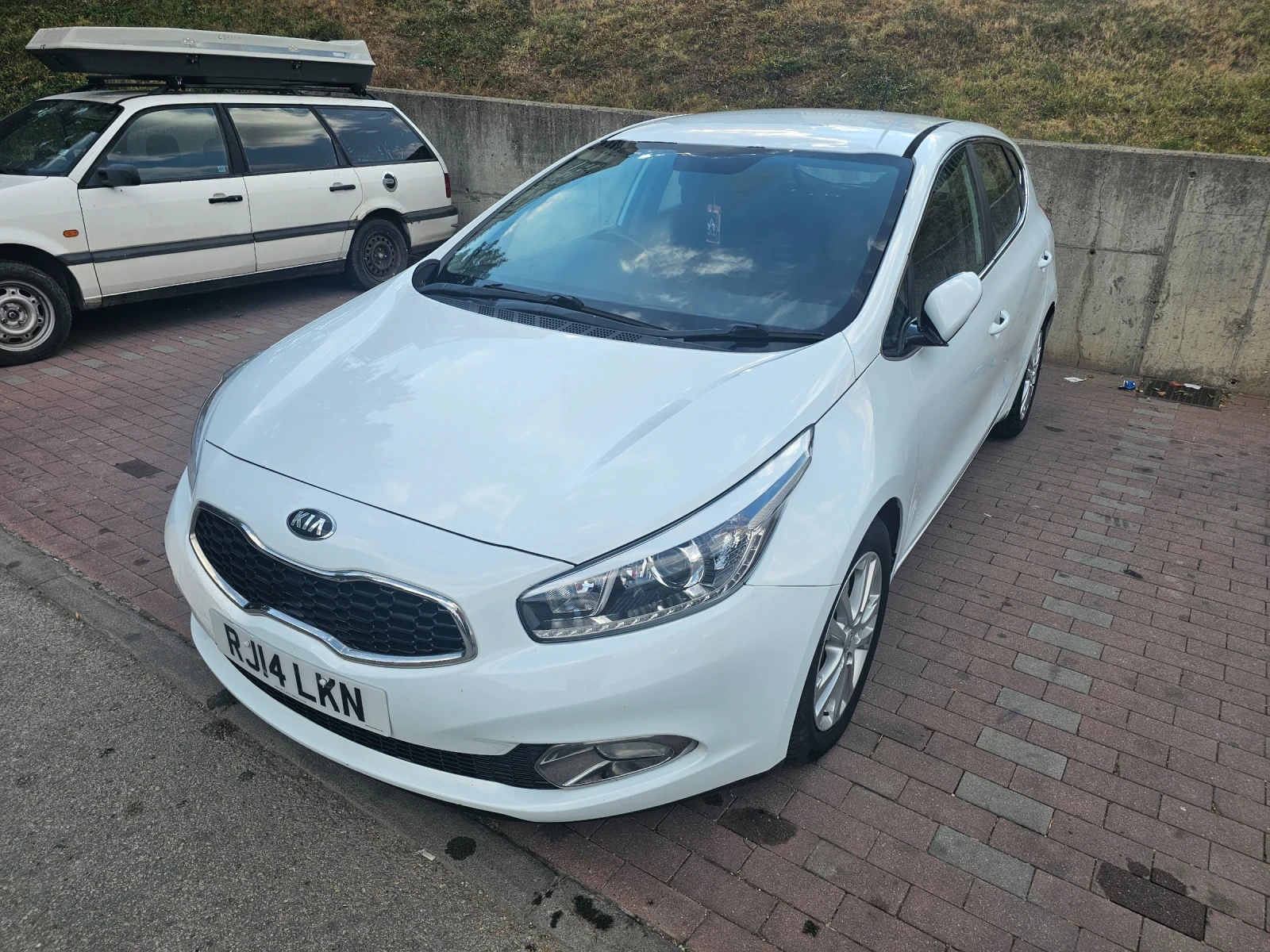 Kia Ceed 1.6 CRDI, снимка 4 - Автомобили и джипове - 56086518