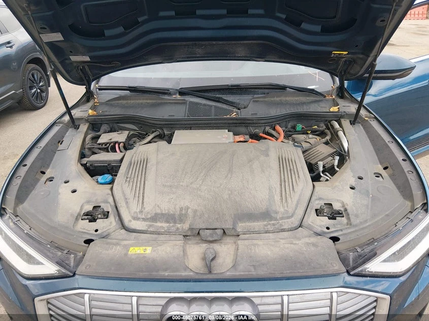 Audi E-Tron Premium Plus, снимка 10 - Автомобили и джипове - 56405837