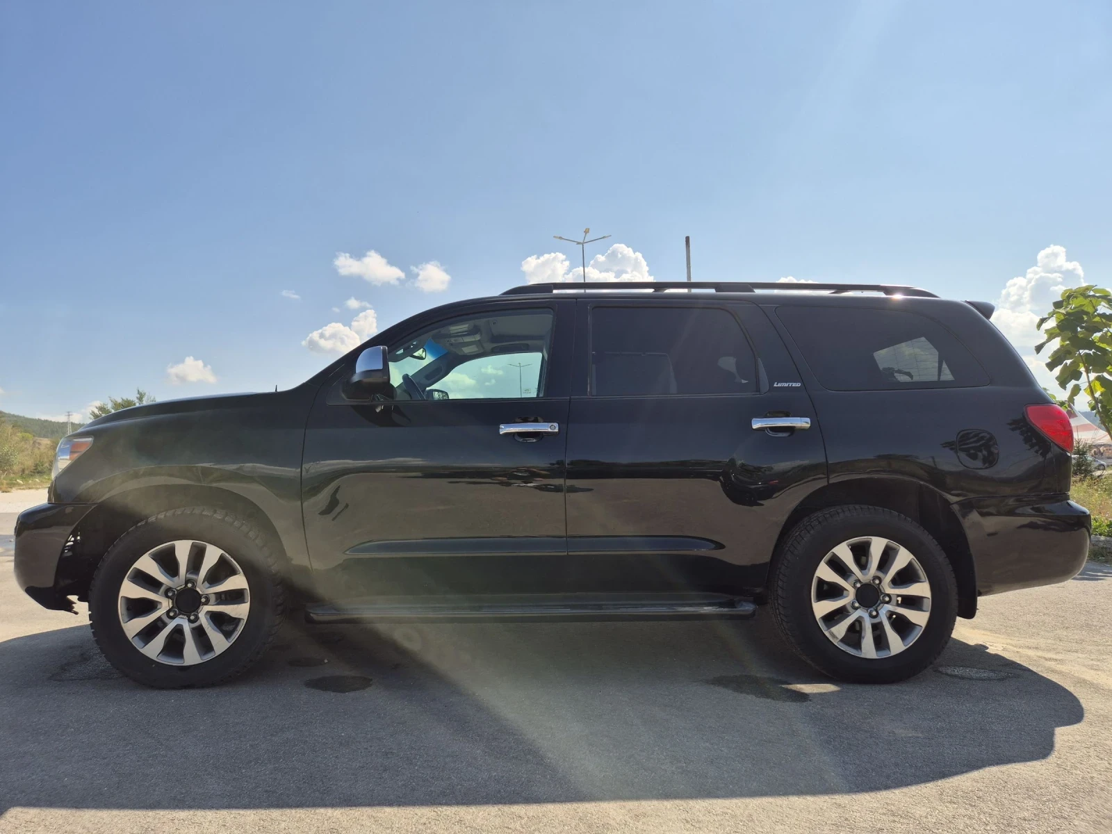Toyota Sequoia 5.7 - изображение 3