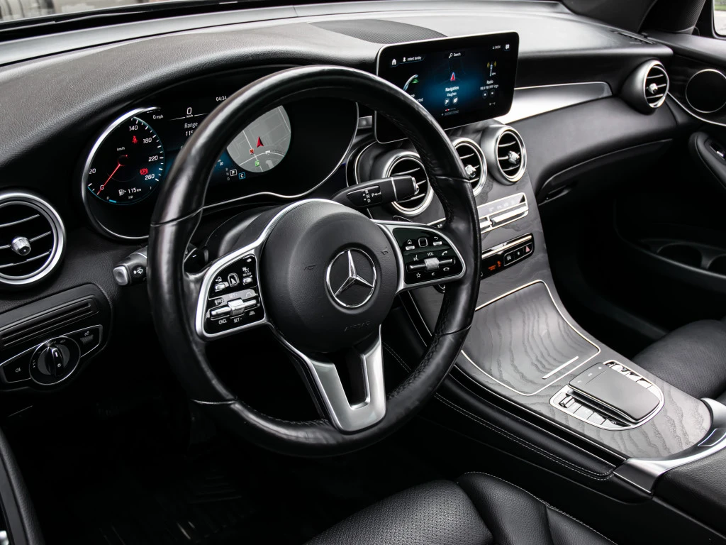 Mercedes-Benz GLC 300 4Matic 9G * AMG Line* * PANO*  - изображение 8