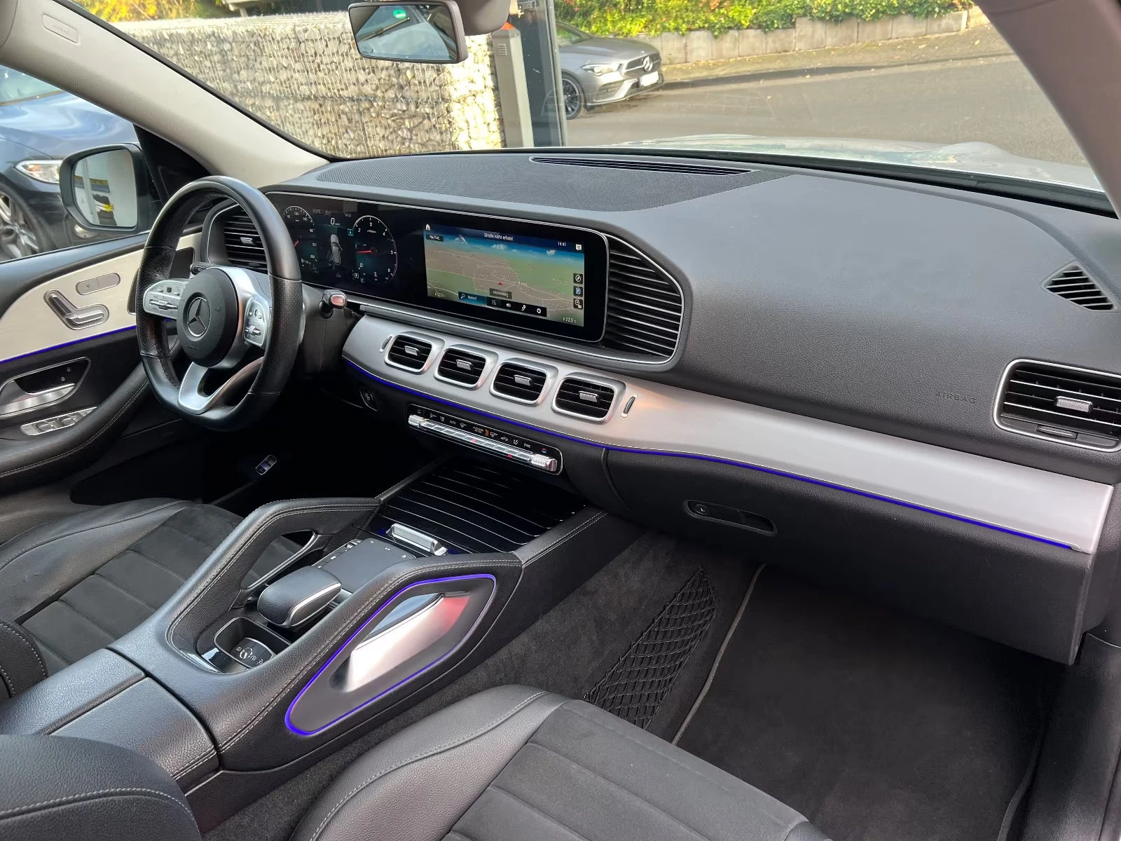 Mercedes-Benz GLE 350 d/4MATIC/272HP/AMG/NIGHT/CAM/NAVI/ACC/AHK/963g, снимка 11 - Автомобили и джипове - 53916161