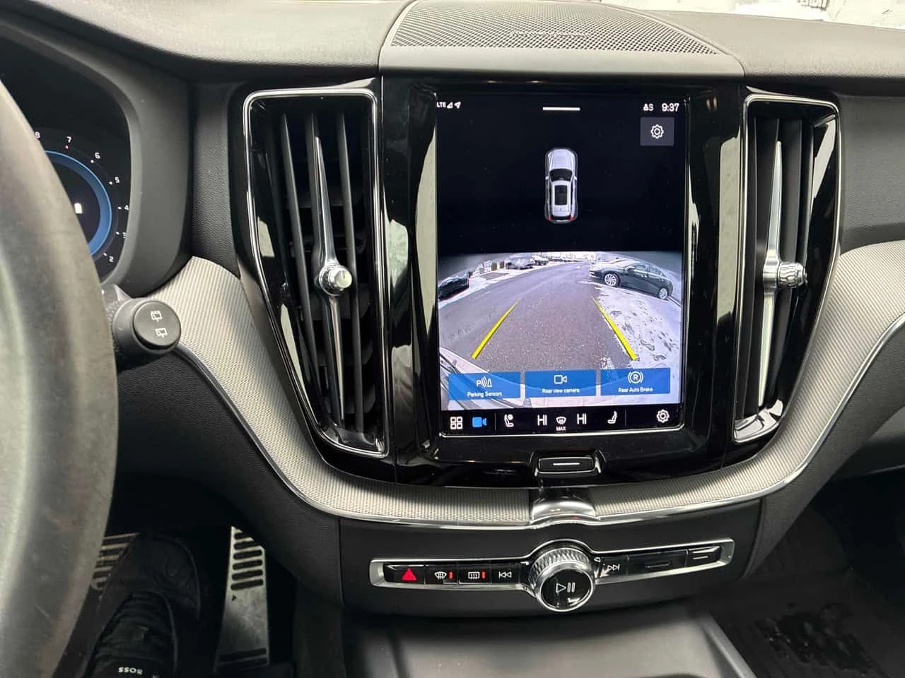 Volvo XC60 * R Design * ПАНОРАМА* KEYLESS* + ГУМИ * , снимка 9 - Автомобили и джипове - 53916576