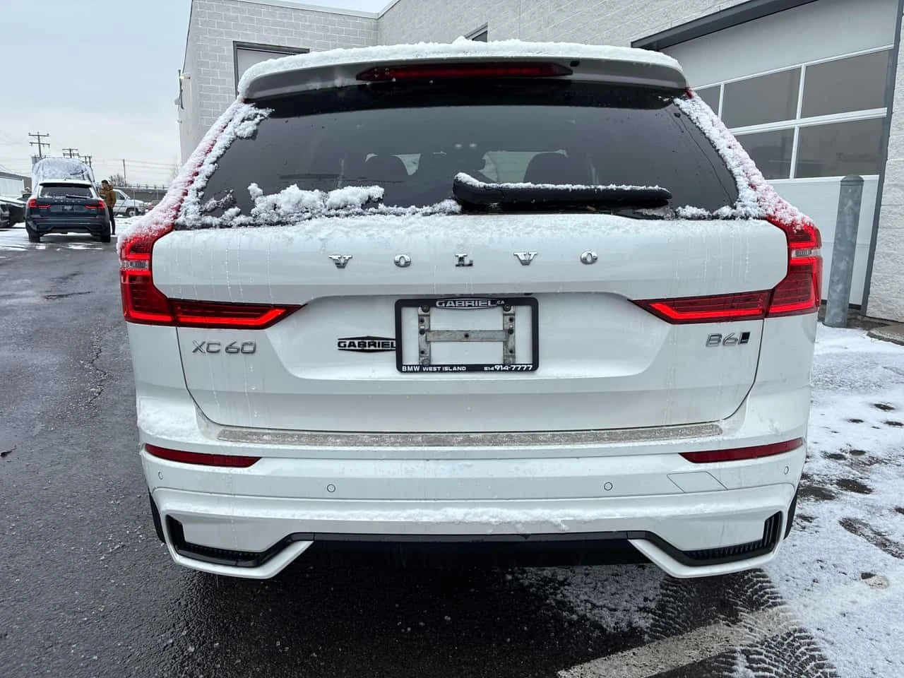 Volvo XC60 * R Design * ПАНОРАМА* KEYLESS* + ГУМИ * , снимка 4 - Автомобили и джипове - 53916576