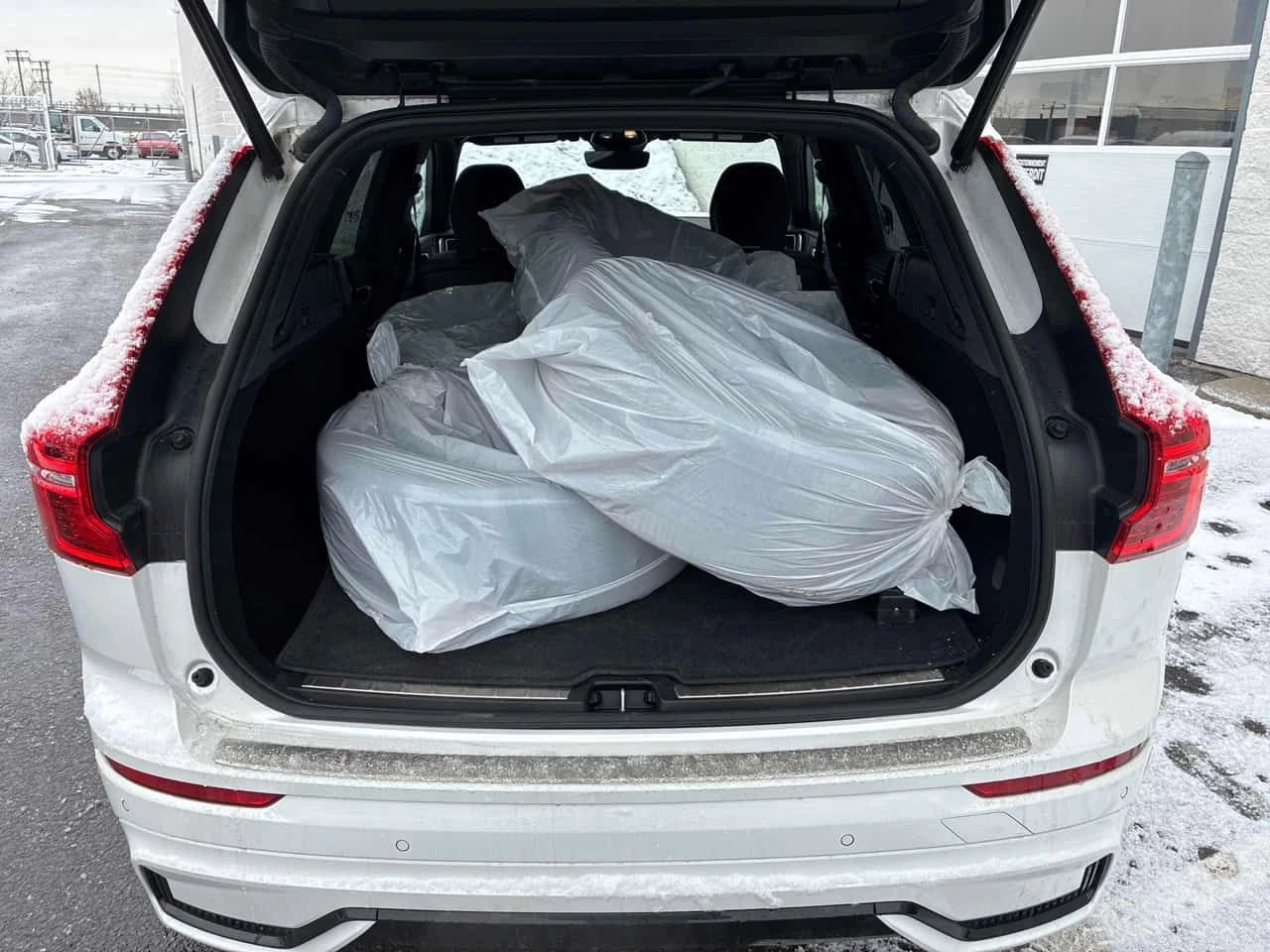 Volvo XC60 * R Design * ПАНОРАМА* KEYLESS* + ГУМИ * , снимка 15 - Автомобили и джипове - 53916576