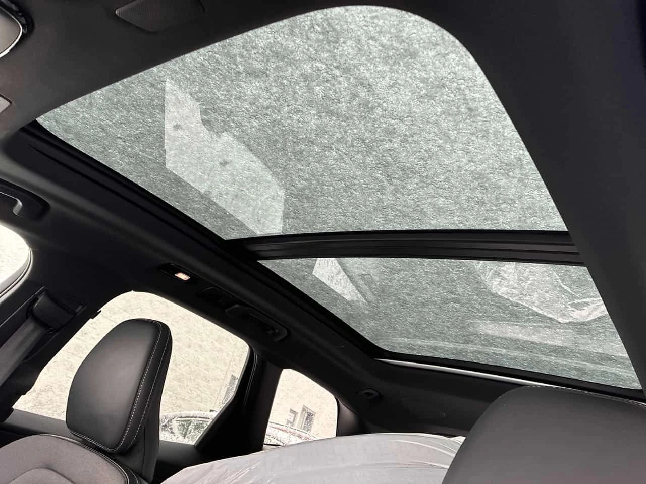 Volvo XC60 * R Design * ПАНОРАМА* KEYLESS* + ГУМИ * , снимка 11 - Автомобили и джипове - 53916576