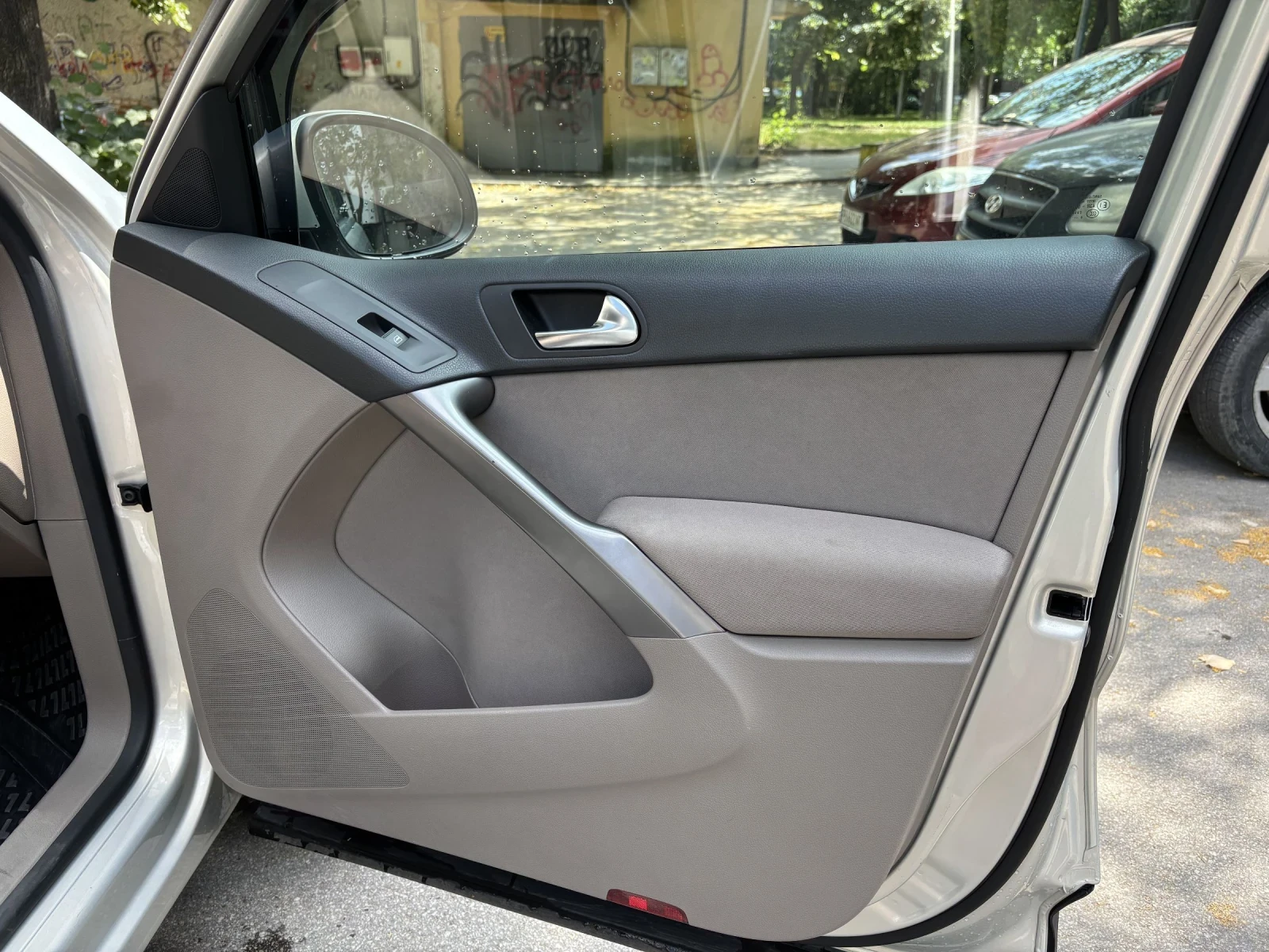 VW Tiguan, снимка 4 - Автомобили и джипове - 54016994