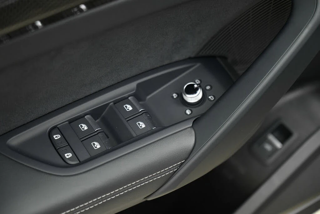 Audi SQ5 Technik * ТОП Оборудване * АвтоКредит* (ЦЕНА ДО БГ, снимка 8 - Автомобили и джипове - 54129084