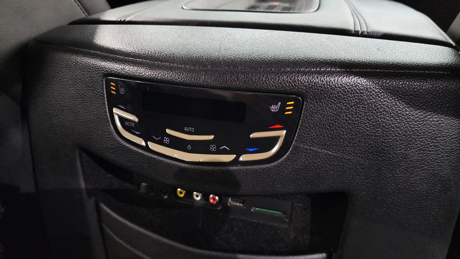 Cadillac Escalade, снимка 15 - Автомобили и джипове - 55527569