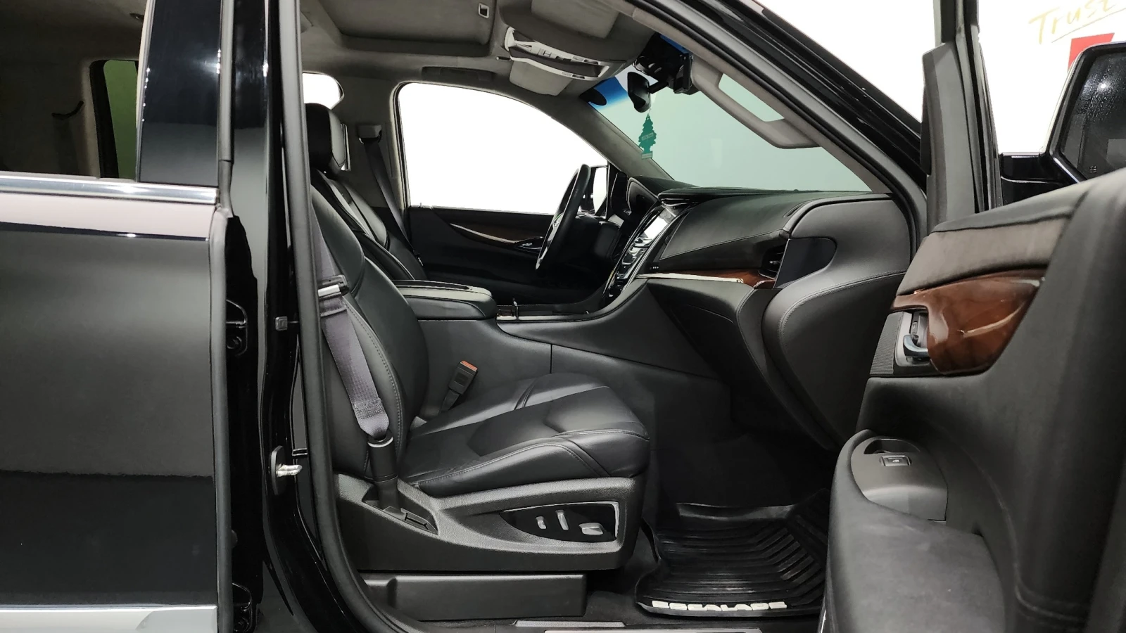 Cadillac Escalade, снимка 10 - Автомобили и джипове - 55527569