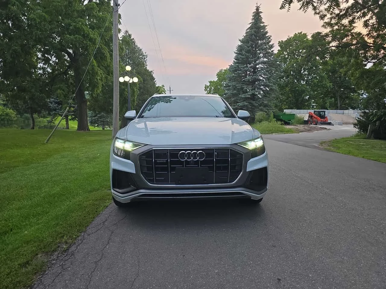 Audi Q8 Progressiv | CARFAX | АВТОКРЕДИТ БЕЗ ПЪРВОНАЧАЛНА, снимка 2 - Автомобили и джипове - 55611643
