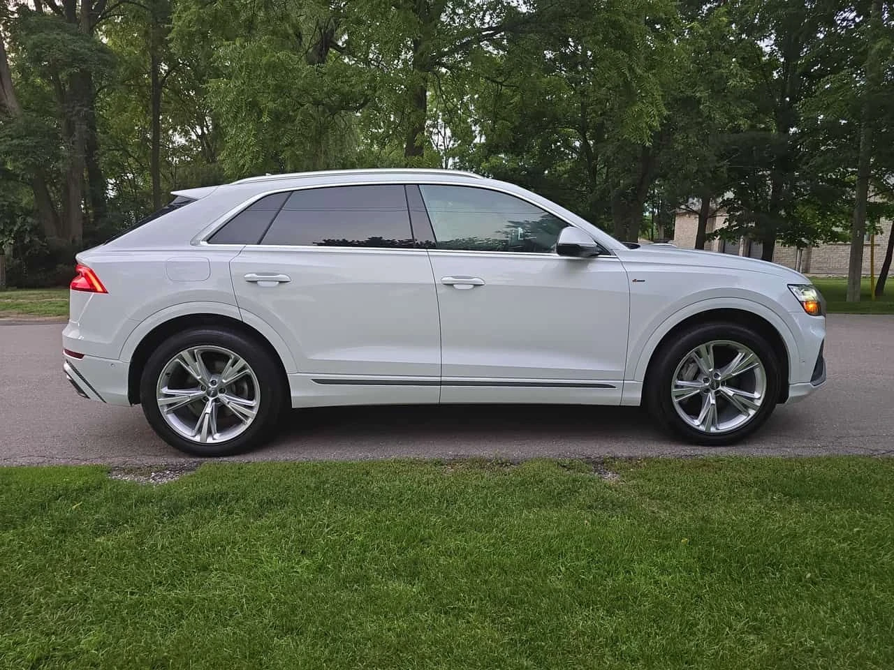 Audi Q8 Progressiv | CARFAX | АВТОКРЕДИТ БЕЗ ПЪРВОНАЧАЛНА, снимка 4 - Автомобили и джипове - 55611643