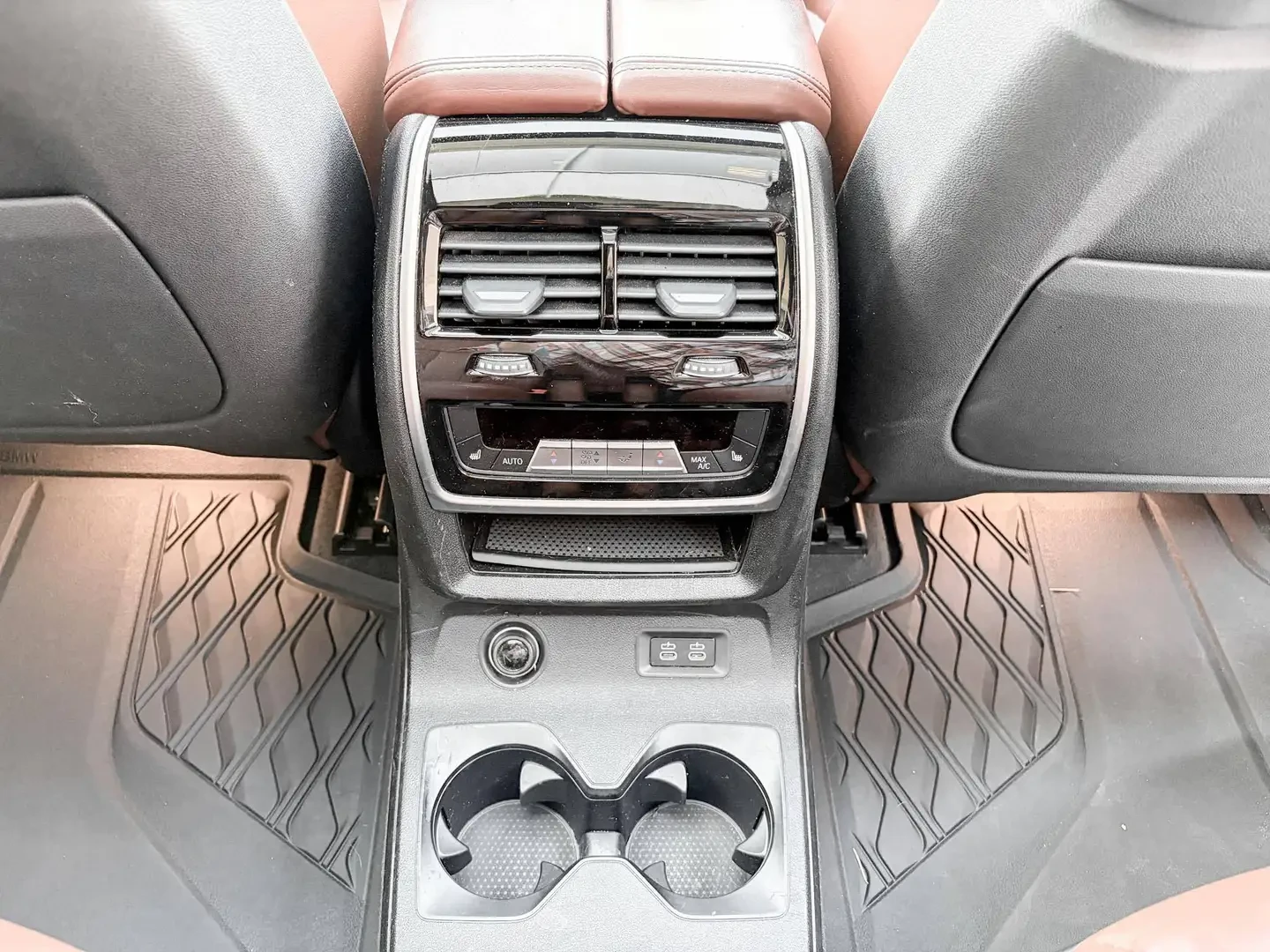 BMW X7 40i* M* SPORT* HARMON* KARDON* ДИСТРОНИК* 360КАМЕР, снимка 17 - Автомобили и джипове - 55979849