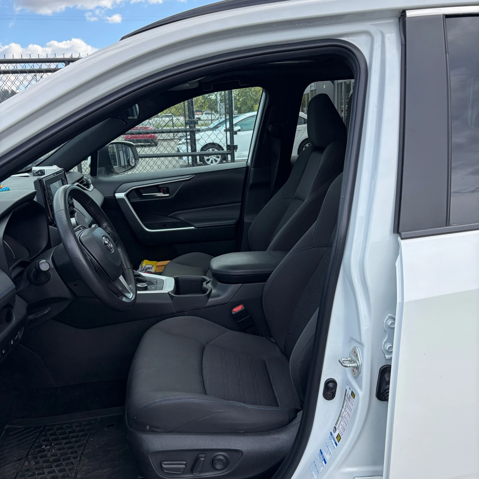 Toyota Rav4 * Hybrid SE * CARFAX * АВТОКРЕДИТ* , снимка 11 - Автомобили и джипове - 56138804