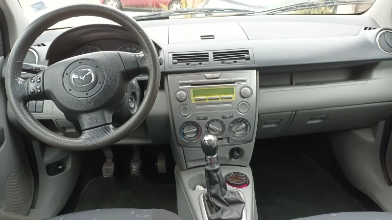 Mazda 2, снимка 12 - Автомобили и джипове - 47568645