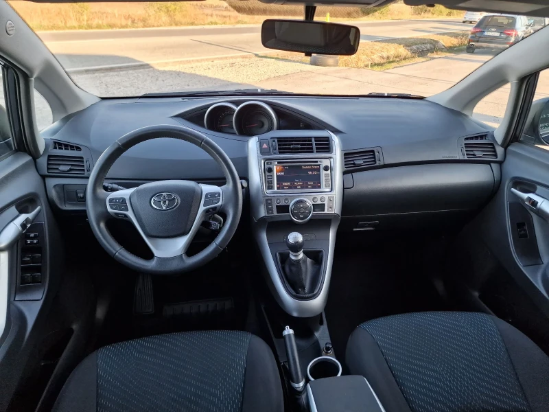 Toyota Verso 1.6i 132k.s. 6 speed NAVI, снимка 9 - Автомобили и джипове - 47750527