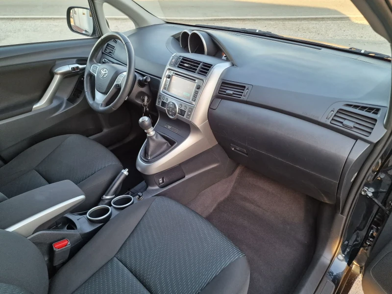 Toyota Verso 1.6i 132k.s. 6 speed NAVI, снимка 11 - Автомобили и джипове - 47750527