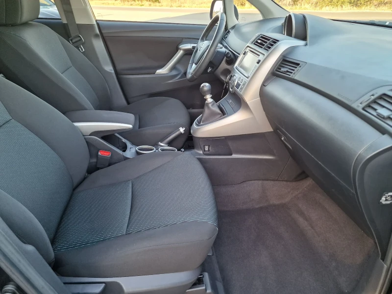 Toyota Verso 1.6i 132k.s. 6 speed NAVI, снимка 10 - Автомобили и джипове - 47750527