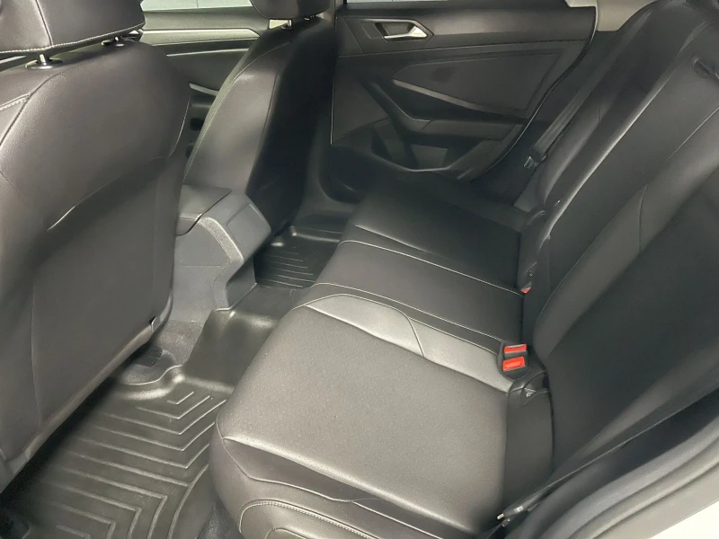 VW Jetta AUTOMAT-CarPlay-AndroidAuto-Кожа- ТОП Състояние!, снимка 10 - Автомобили и джипове - 51798882