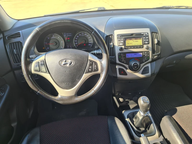 Hyundai I30 Combi 1.6 Crdi 116 k.c, снимка 9 - Автомобили и джипове - 52176348