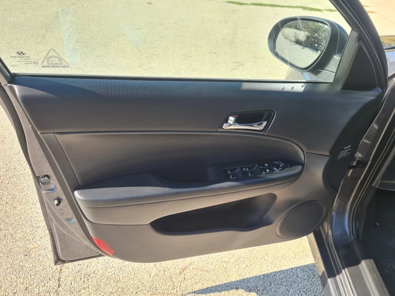 Hyundai I30 Combi 1.6 Crdi 116 k.c, снимка 8 - Автомобили и джипове - 52176348