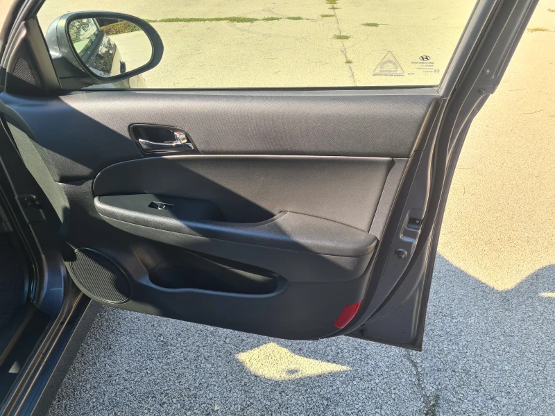 Hyundai I30 Combi 1.6 Crdi 116 k.c, снимка 11 - Автомобили и джипове - 52176348