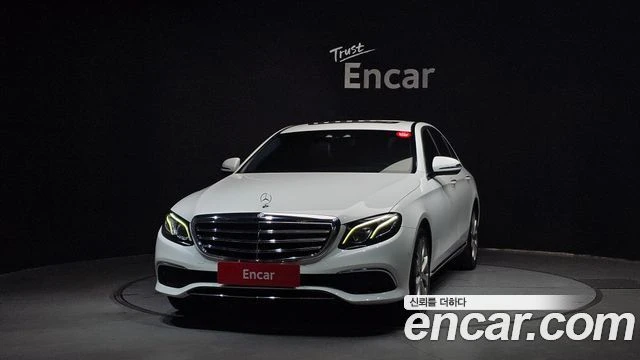 Mercedes-Benz E 220 | TOP SERVICE, снимка 3 - Автомобили и джипове - 56062862