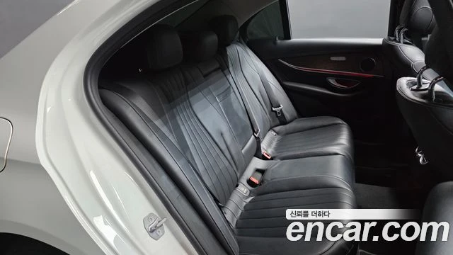 Mercedes-Benz E 220 | TOP SERVICE, снимка 12 - Автомобили и джипове - 56062862