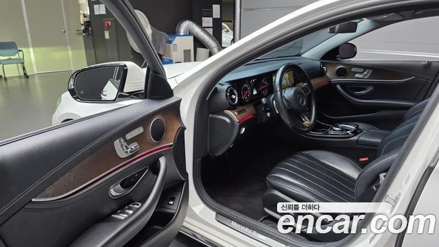 Mercedes-Benz E 220 | TOP SERVICE, снимка 10 - Автомобили и джипове - 56062862