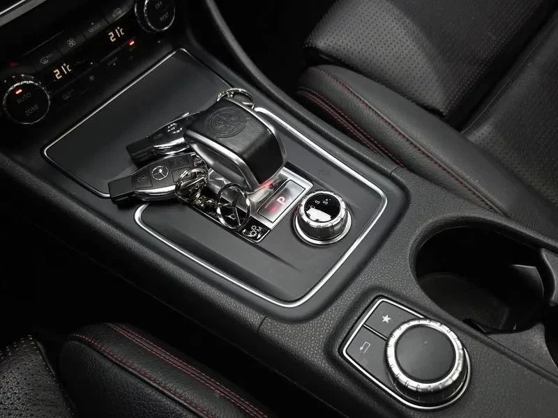 Mercedes-Benz CLA 45 AMG, снимка 8 - Автомобили и джипове - 56690366