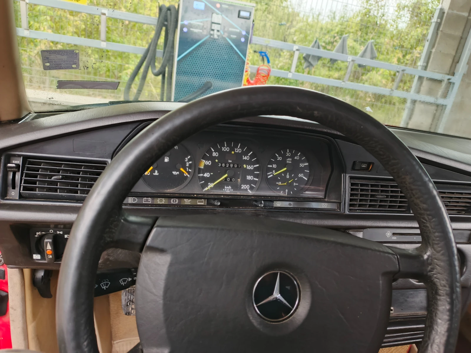 Mercedes-Benz 190  - изображение 5