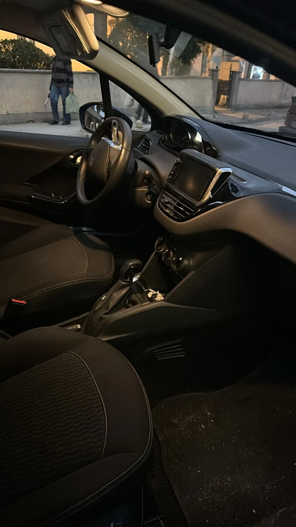 Peugeot 208  - изображение 5