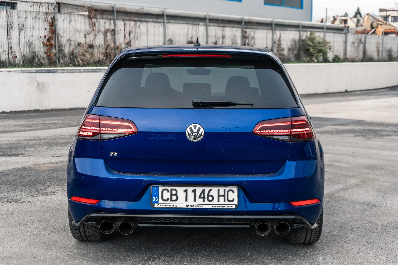 VW Golf R MK7.5 PERFORMANCE PACK AKRAPOVIC От Порше София - изображение 5