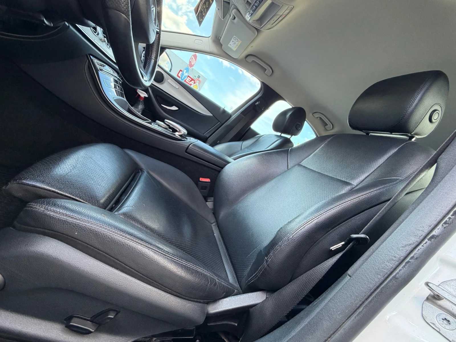Mercedes-Benz E 220 AMG* 9G* LED* Бяла* Перла, снимка 15 - Автомобили и джипове - 53746492
