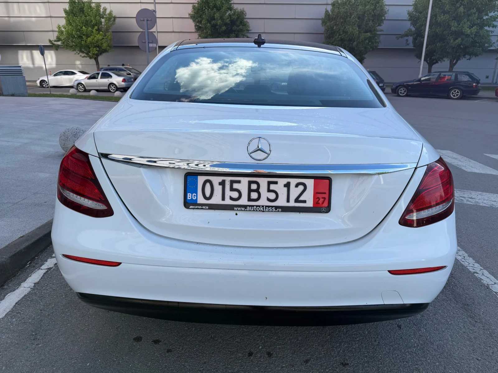 Mercedes-Benz E 220 AMG* 9G* LED* Бяла* Перла, снимка 8 - Автомобили и джипове - 53746492