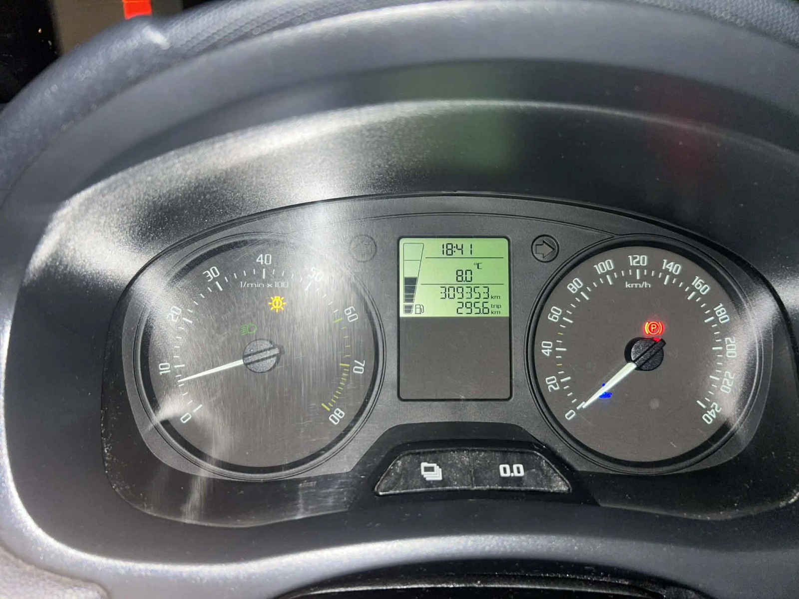 Skoda Fabia, снимка 9 - Автомобили и джипове - 54033177