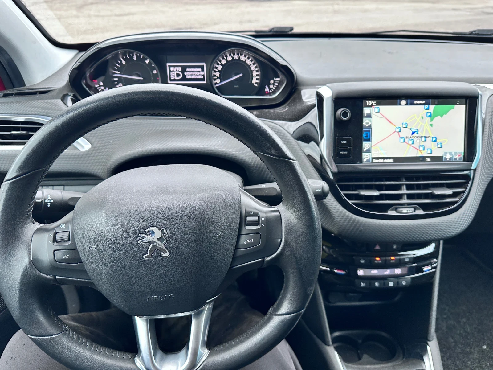 Peugeot 208 16HDI, снимка 12 - Автомобили и джипове - 54057548
