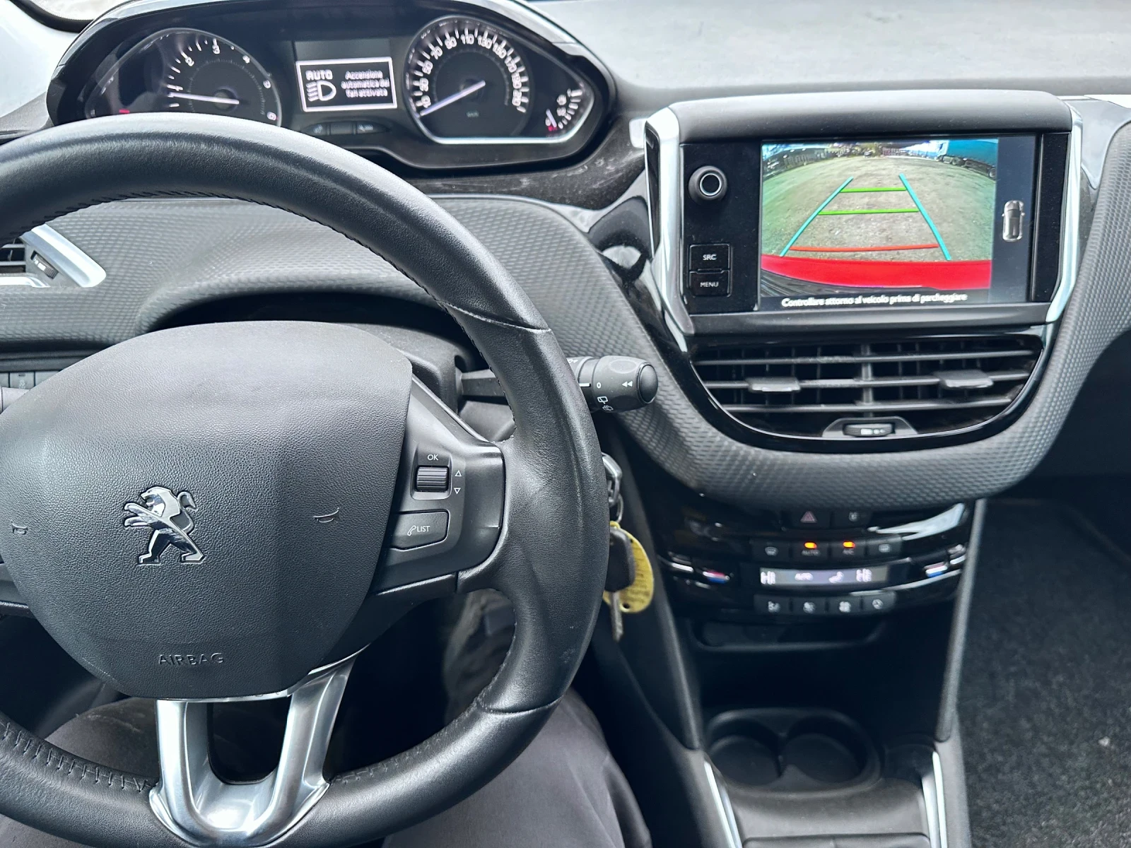 Peugeot 208 16HDI, снимка 13 - Автомобили и джипове - 54057548